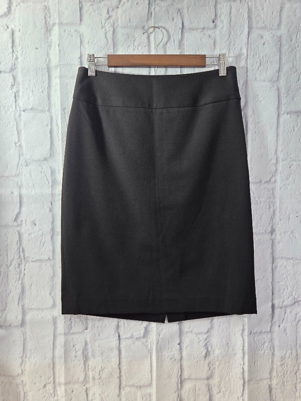 Rafaella Size 4 Classic Black Mid Rise Lined Knee Length Pencil Skirt